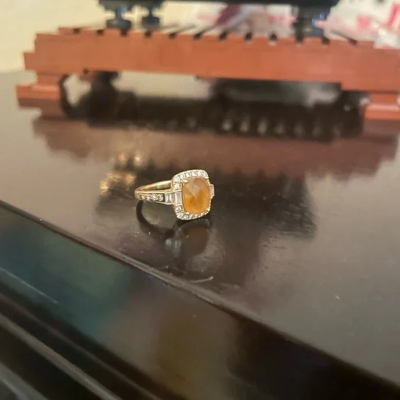 Elegant Gold and Silver Ring - Picture 2 of 4